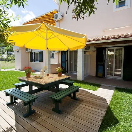 Anna アカラヴィ